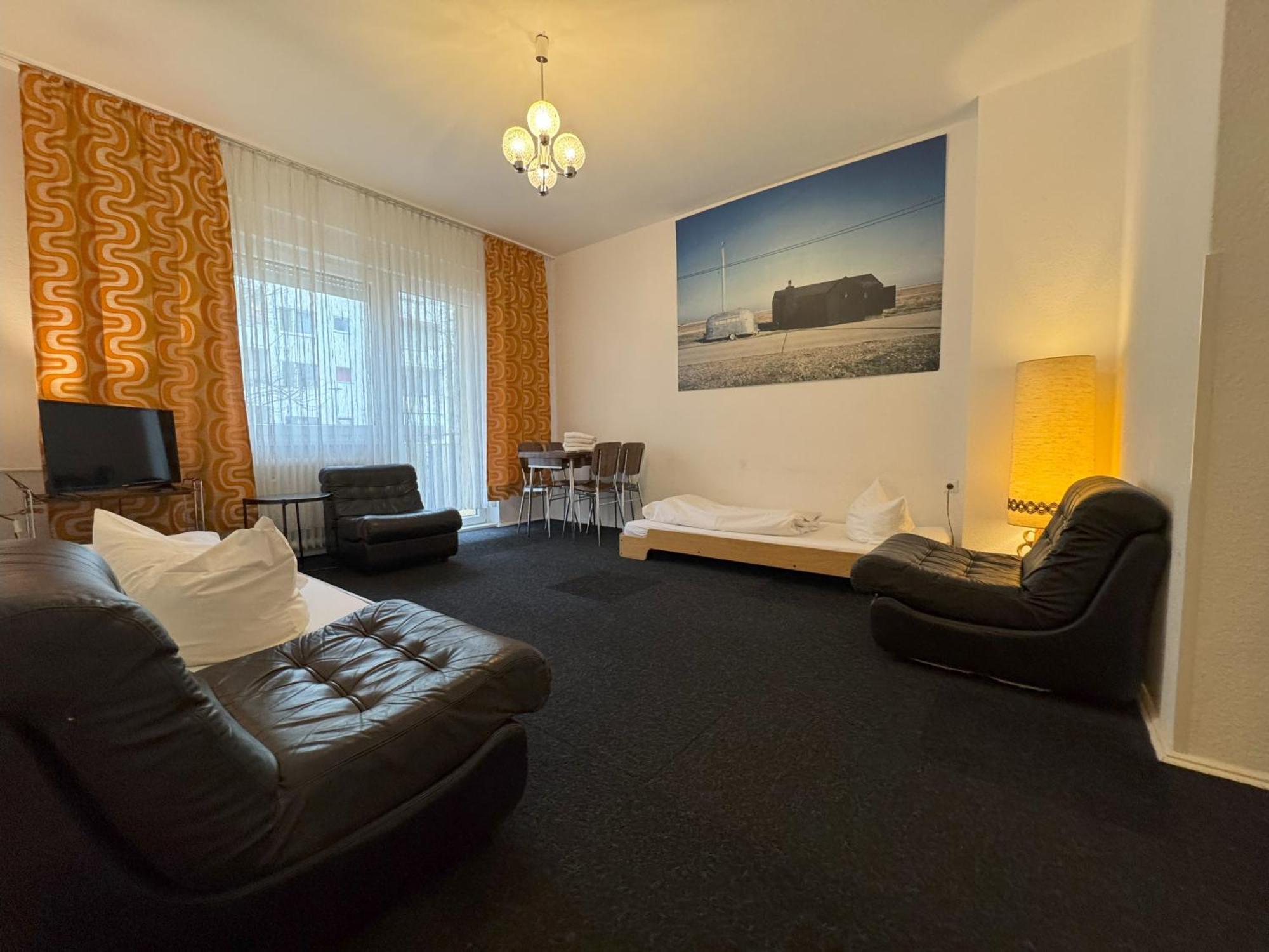 M M Central Apartments - Free Parking - Vintage Style — Photos 3